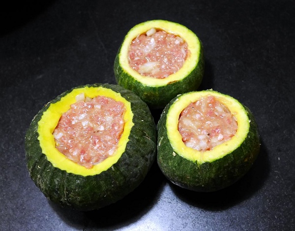 ฟักทองยัดไส้หมูนึ่ง เมนูสีสันสดใสหน้าตาจิ้มลิ้ม ฟักทองยัดไส้หมูนึ่ง เมนูสีสันสดใสหน้าตาจิ้มลิ้ม