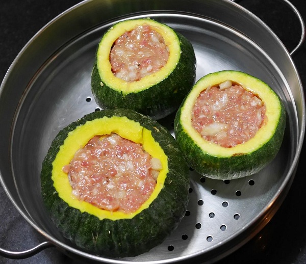 ฟักทองยัดไส้หมูนึ่ง เมนูสีสันสดใสหน้าตาจิ้มลิ้ม ฟักทองยัดไส้หมูนึ่ง เมนูสีสันสดใสหน้าตาจิ้มลิ้ม