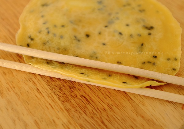 ทองม้วนสด กระทะเทฟลอน สูตรขนมไทยทำง่าย ๆ กินได้จริง ทองม้วนสด กระทะเทฟลอน สูตรขนมไทยทำง่าย ๆ กินได้จริง