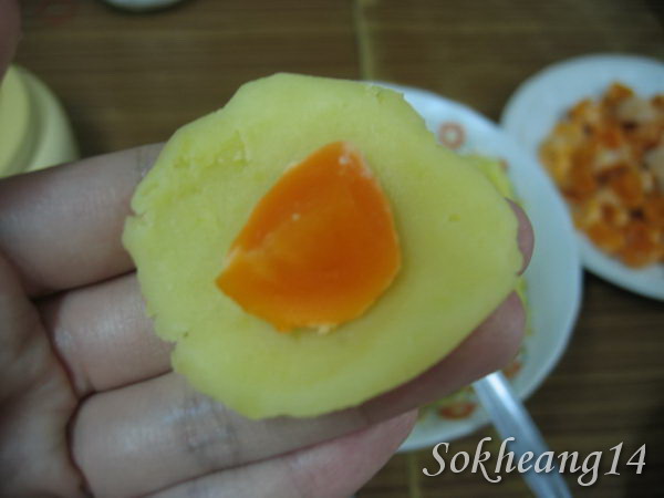 ขนมเปี๊ยะ ไส้ถั่วไข่เค็ม ขนมเปี๊ยะ ไส้ถั่วไข่เค็ม