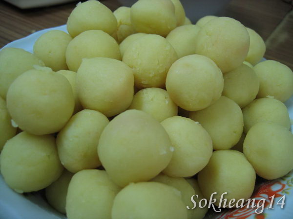 ขนมเปี๊ยะ ไส้ถั่วไข่เค็ม ขนมเปี๊ยะ ไส้ถั่วไข่เค็ม