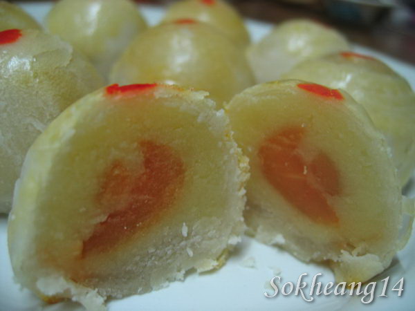 ขนมเปี๊ยะ ไส้ถั่วไข่เค็ม ขนมเปี๊ยะ ไส้ถั่วไข่เค็ม