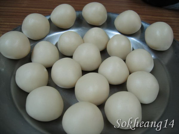 ขนมเปี๊ยะ ไส้ถั่วไข่เค็ม ขนมเปี๊ยะ ไส้ถั่วไข่เค็ม