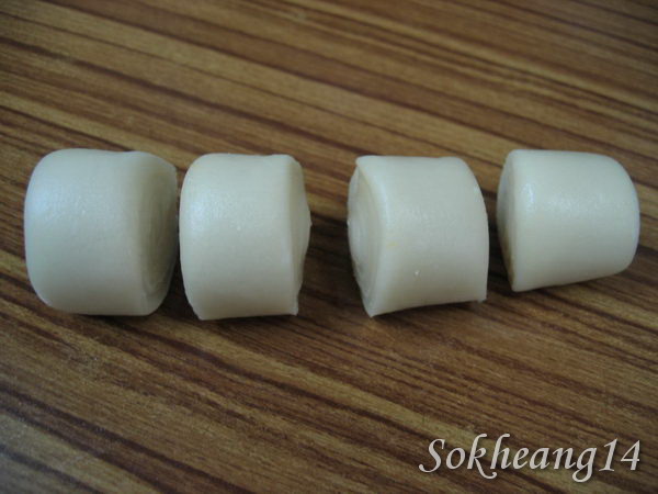 ขนมเปี๊ยะ ไส้ถั่วไข่เค็ม ขนมเปี๊ยะ ไส้ถั่วไข่เค็ม