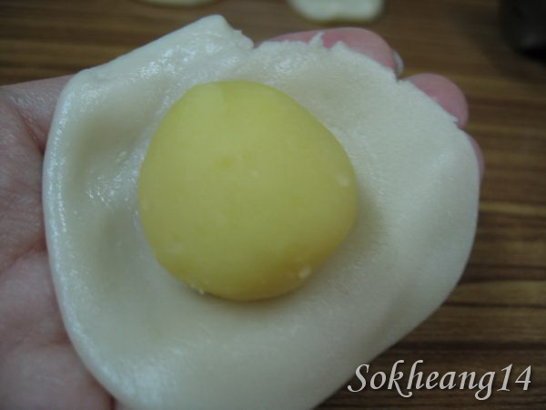 ขนมเปี๊ยะ ไส้ถั่วไข่เค็ม ขนมเปี๊ยะ ไส้ถั่วไข่เค็ม