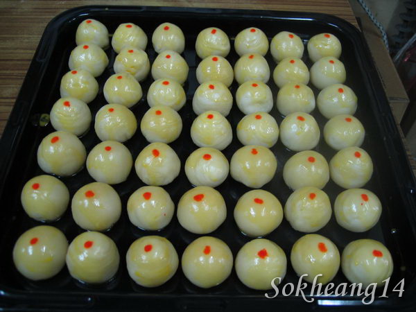 ขนมเปี๊ยะ ไส้ถั่วไข่เค็ม ขนมเปี๊ยะ ไส้ถั่วไข่เค็ม