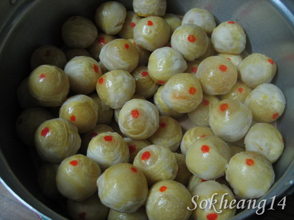 ขนมเปี๊ยะ ไส้ถั่วไข่เค็ม ขนมเปี๊ยะ ไส้ถั่วไข่เค็ม