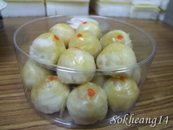 ขนมเปี๊ยะ ไส้ถั่วไข่เค็ม ขนมเปี๊ยะ ไส้ถั่วไข่เค็ม