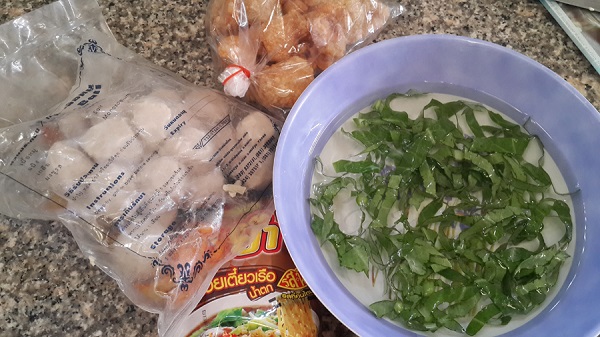 ยำยำก๋วยเตี๋ยวเรือน้ำตกแห้ง ยำยำก๋วยเตี๋ยวเรือน้ำตกแห้ง