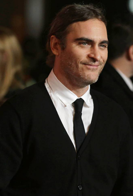 ฮวาคิน ฟีนิกซ์ ถูกเล็งรับบทตัวร้ายใน Batman vs. Superman ฮวาคิน ฟีนิกซ์ ถูกเล็งรับบทตัวร้ายใน Batman vs. Superman