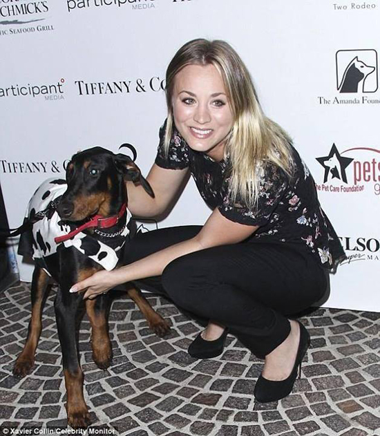 เมลานี กริฟฟิธ - คาลีย์ คัวโค ระดมทุนช่วยเหลือน้องหมา เมลานี กริฟฟิธ - คาลีย์ คัวโค ระดมทุนช่วยเหลือน้องหมา