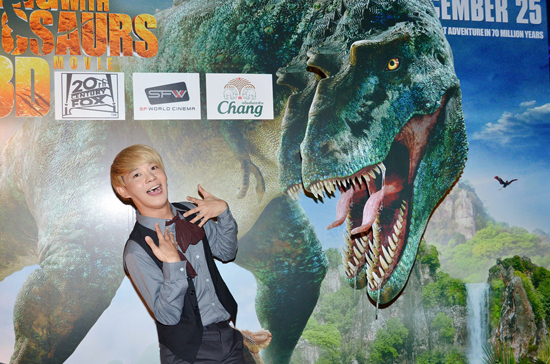 เคน - ภูภูมิ พาทะลุมิติสู่การผจญภัยในโลกล้านปีในงานเปิดตัวหนัง Walking with Dinosaurs (3D) เคน - ภูภูมิ พาทะลุมิติสู่การผจญภัยในโลกล้านปีในงานเปิดตัวหนัง Walking with Dinosaurs (3D)