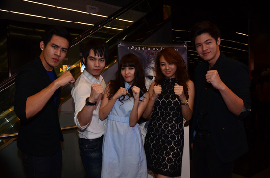 ต้มยำกุ้ง 2-3D เปิดตัวอลังการ สร้างปรากฏการณ์เรียลแอ๊คชั่นยิ่งใหญ่แห่งปี ต้มยำกุ้ง 2-3D เปิดตัวอลังการ สร้างปรากฏการณ์เรียลแอ๊คชั่นยิ่งใหญ่แห่งปี