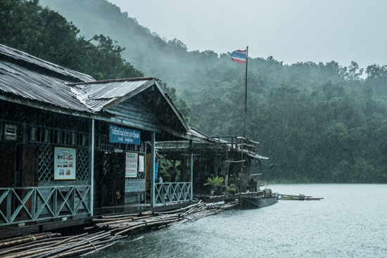 เนรมิตฉากโรแมนติก สร้าง ร.ร.กลางน้ำ ในหนัง คิดถึงวิทยา เนรมิตฉากโรแมนติก สร้าง ร.ร.กลางน้ำ ในหนัง คิดถึงวิทยา