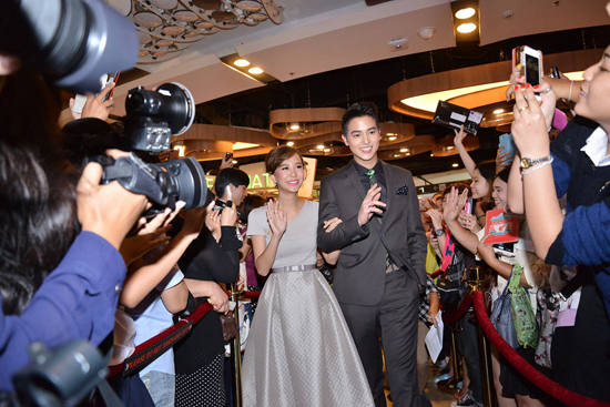 เจมส์ เต้ย ควงคู่เปิดตัวหนัง TimeLine แอน-อเล็กซ์ ร่วมยินดี เจมส์ เต้ย ควงคู่เปิดตัวหนัง TimeLine แอน-อเล็กซ์ ร่วมยินดี