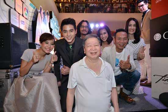 เจมส์ เต้ย ควงคู่เปิดตัวหนัง TimeLine แอน-อเล็กซ์ ร่วมยินดี เจมส์ เต้ย ควงคู่เปิดตัวหนัง TimeLine แอน-อเล็กซ์ ร่วมยินดี