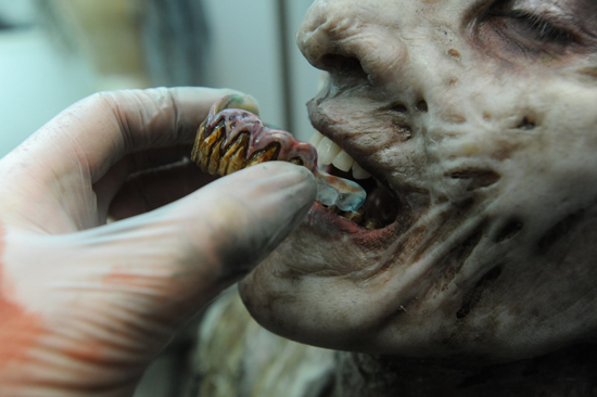 เมคอัพสุดล้ำ ! เปลี่ยนคนให้เป็นผี ท้าผู้ชมสะดุ้งสุดตัวใน HAUNT เมคอัพสุดล้ำ ! เปลี่ยนคนให้เป็นผี ท้าผู้ชมสะดุ้งสุดตัวใน HAUNT