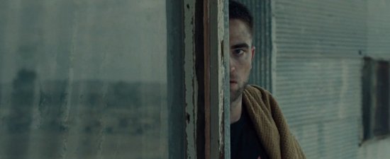 ชมตัวอย่างใหม่ของ The Rover ผลงานล่าสุดของ โรเบิร์ต แพททินสัน ชมตัวอย่างใหม่ของ The Rover ผลงานล่าสุดของ โรเบิร์ต แพททินสัน
