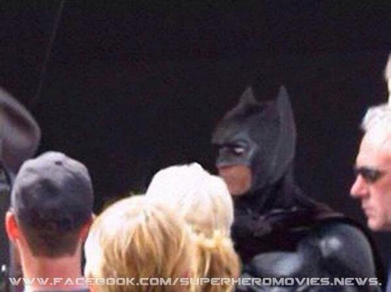 ยืนยัน ! ภาพหลุดแบทแมนจาก Batman Vs. Superman เป็นของปลอม ยืนยัน ! ภาพหลุดแบทแมนจาก Batman Vs. Superman เป็นของปลอม