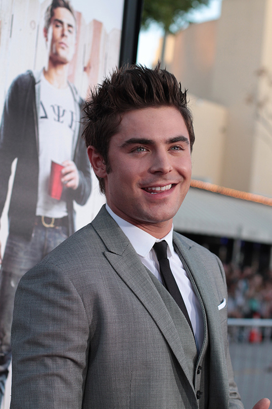 แซค เอฟรอน นำทีมนักแสดงเปิดตัว Bad Neighbours แซค เอฟรอน นำทีมนักแสดงเปิดตัว Bad Neighbours