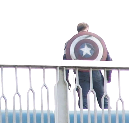 มาดูกัน ! กัปตันอเมริกาชุดใหม่ จากกองถ่าย Avengers 2 มาดูกัน ! กัปตันอเมริกาชุดใหม่ จากกองถ่าย Avengers 2