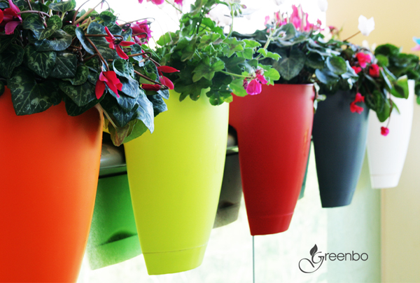 กระถางต้นไม้บนราวระเบียง อยู่คอนโดก็ปลูกได้ กระถางต้นไม้บนราวระเบียง อยู่คอนโดก็ปลูกได้