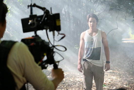นิว ชัยพล ถูกใจบทเด็กอาร์ตกองถ่ายได้ฉีกลุคใน เธอ เขา เรา ผี นิว ชัยพล ถูกใจบทเด็กอาร์ตกองถ่ายได้ฉีกลุคใน เธอ เขา เรา ผี