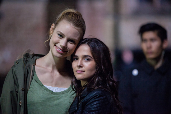 Vampire Academy แจ้งเกิดดาวรุ่งดวง โซอี้ ดัช และ ลูซี่ ฟราย Vampire Academy แจ้งเกิดดาวรุ่งดวง โซอี้ ดัช และ ลูซี่ ฟราย