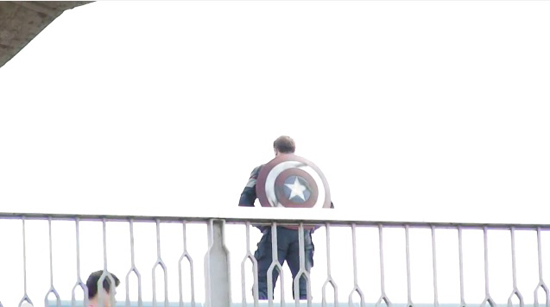 มาดูกัน ! กัปตันอเมริกาชุดใหม่ จากกองถ่าย Avengers 2 มาดูกัน ! กัปตันอเมริกาชุดใหม่ จากกองถ่าย Avengers 2