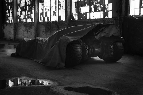 แซค สไนเดอร์ เผยภาพ Batmobile รถคู่ใจแบทแมนคันใหม่ แซค สไนเดอร์ เผยภาพ Batmobile รถคู่ใจแบทแมนคันใหม่