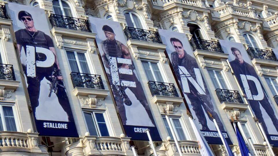 The Expendables 3 รวมดาวดังปรากฏตัวบนรถถัง ในเทศกาลหนังเมืองคานส์ 