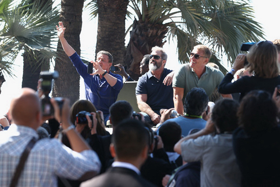The Expendables 3 รวมดาวดังปรากฏตัวบนรถถัง ในเทศกาลหนังเมืองคานส์ 
