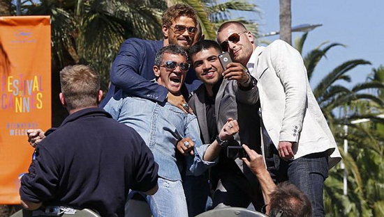 The Expendables 3 รวมดาวดังปรากฏตัวบนรถถัง ในเทศกาลหนังเมืองคานส์ 