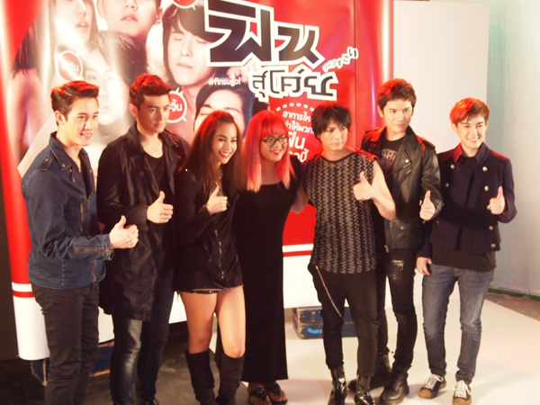 มาโกโตะ แท๊กทีม เต๋า-ติ๊นา แถลงข่าวถ่าย MV ฟินสุโค่ย มาโกโตะ แท๊กทีม เต๋า-ติ๊นา แถลงข่าวถ่าย MV ฟินสุโค่ย