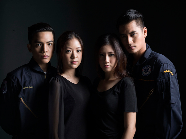 4 นักแสดงท้าทายเก็บของคนตาย ถ่ายโปสเตอร์ The Eyes Diary 4 นักแสดงท้าทายเก็บของคนตาย ถ่ายโปสเตอร์ The Eyes Diary