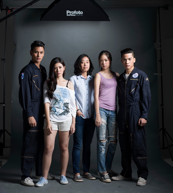 4 นักแสดงท้าทายเก็บของคนตาย ถ่ายโปสเตอร์ The Eyes Diary 4 นักแสดงท้าทายเก็บของคนตาย ถ่ายโปสเตอร์ The Eyes Diary