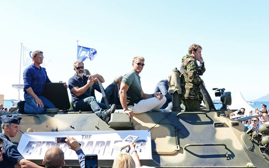 The Expendables 3 รวมดาวดังปรากฏตัวบนรถถัง ในเทศกาลหนังเมืองคานส์ 