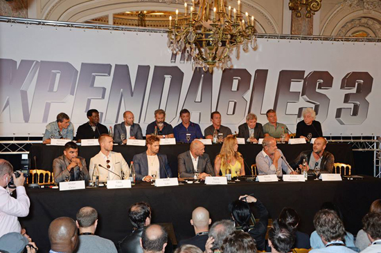 The Expendables 3 รวมดาวดังปรากฏตัวบนรถถัง ในเทศกาลหนังเมืองคานส์ The Expendables 3 รวมดาวดังปรากฏตัวบนรถถัง ในเทศกาลหนังเมืองคานส์ 