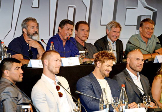 The Expendables 3 รวมดาวดังปรากฏตัวบนรถถัง ในเทศกาลหนังเมืองคานส์ 