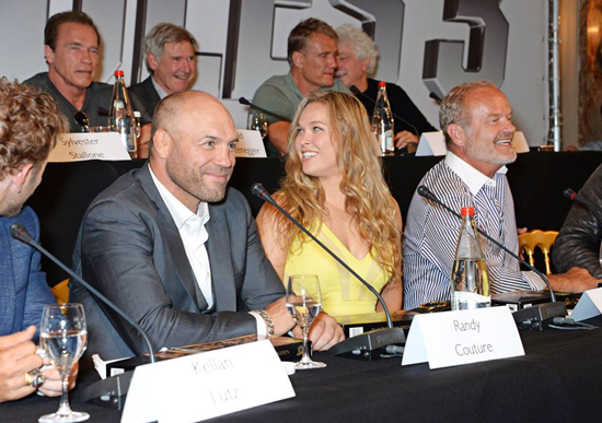 The Expendables 3 รวมดาวดังปรากฏตัวบนรถถัง ในเทศกาลหนังเมืองคานส์ 