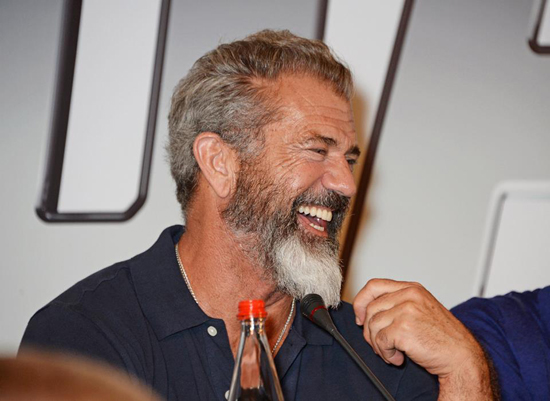 The Expendables 3 รวมดาวดังปรากฏตัวบนรถถัง ในเทศกาลหนังเมืองคานส์ 