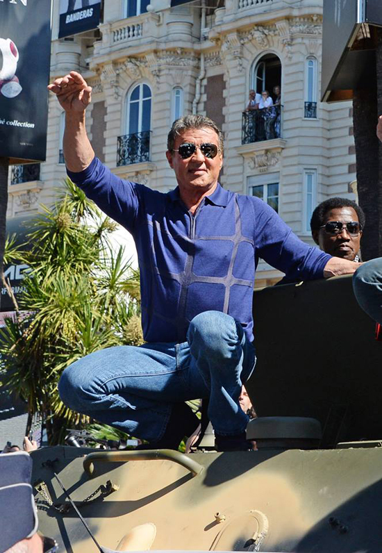 The Expendables 3 รวมดาวดังปรากฏตัวบนรถถัง ในเทศกาลหนังเมืองคานส์ 