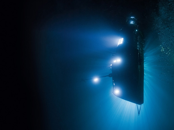 เจมส์ คาเมรอน นำ Deepsea Challenge จุดกระแสเยี่ยมลั่นอเมริกา เจมส์ คาเมรอน นำ Deepsea Challenge จุดกระแสเยี่ยมลั่นอเมริกา
