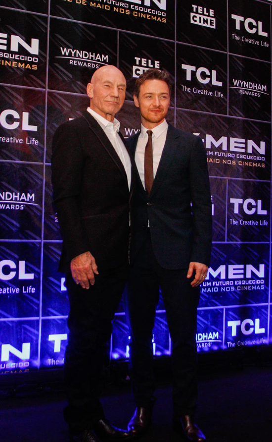 ชาร์ลส์ ซาเวียร์ สองเจนเนอเรชั่นร่วมงานพรีเมียร์ X-Men ที่บราซิล ชาร์ลส์ ซาเวียร์ สองเจนเนอเรชั่นร่วมงานพรีเมียร์ X-Men ที่บราซิล