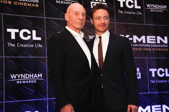 ชาร์ลส์ ซาเวียร์ สองเจนเนอเรชั่นร่วมงานพรีเมียร์ X-Men ที่บราซิล ชาร์ลส์ ซาเวียร์ สองเจนเนอเรชั่นร่วมงานพรีเมียร์ X-Men ที่บราซิล