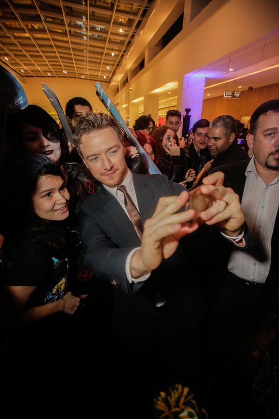 ชาร์ลส์ ซาเวียร์ สองเจนเนอเรชั่นร่วมงานพรีเมียร์ X-Men ที่บราซิล ชาร์ลส์ ซาเวียร์ สองเจนเนอเรชั่นร่วมงานพรีเมียร์ X-Men ที่บราซิล