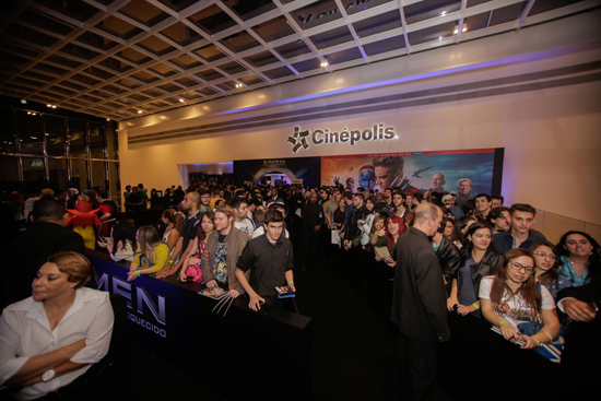 ชาร์ลส์ ซาเวียร์ สองเจนเนอเรชั่นร่วมงานพรีเมียร์ X-Men ที่บราซิล ชาร์ลส์ ซาเวียร์ สองเจนเนอเรชั่นร่วมงานพรีเมียร์ X-Men ที่บราซิล