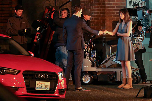 แค่น้ำจิ้ม ! ทีเซอร์แรก Fifty Shades of Grey หนังอีโรติก โซ่ แส้ กุญแจมือ
