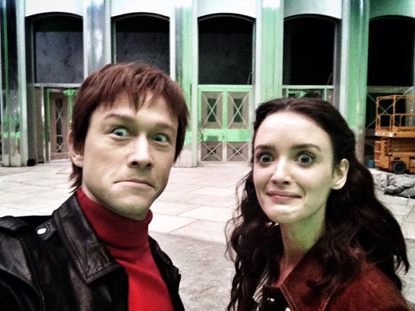 เผยภาพแรกอย่างเป็นทางการจาก The Walk หนังดัดแปลงจากชีวประวัติของนักไต่เชือก ฟิลิปป์ เปอตีต์ ผู้เดินข้าวตึกแฝด World Trade Center บนเชือกเส้นเดียว โดยได้ โจเซฟ กอร์ดอน เลวิตต์ รับบทนำ เผยภาพแรกอย่างเป็นทางการจาก The Walk หนังดัดแปลงจากชีวประวัติของนักไต่เชือก ฟิลิปป์ เปอตีต์ ผู้เดินข้าวตึกแฝด World Trade Center บนเชือกเส้นเดียว โดยได้ โจเซฟ กอร์ดอน เลวิตต์ รับบทนำ