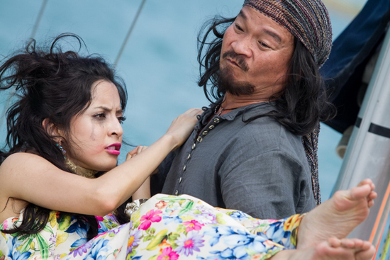 ทาสรักอสูร หนังรักหฤโหด โคตรมหาฮา หม่ำ ประกบสามสาว พิ้งกี้-อุ้ม-อ๋อม ทาสรักอสูร หนังรักหฤโหด โคตรมหาฮา หม่ำ ประกบสามสาว พิ้งกี้-อุ้ม-อ๋อม